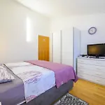Stela Apartman