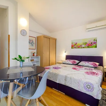 Stela Заблаче