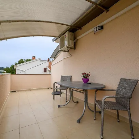Apartament Stela *